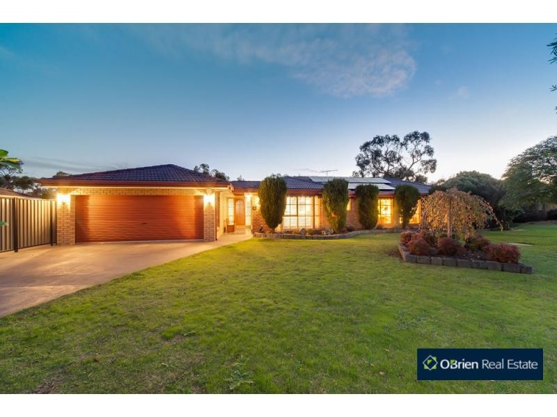 15 Bianco Court, Cranbourne North VIC 3977