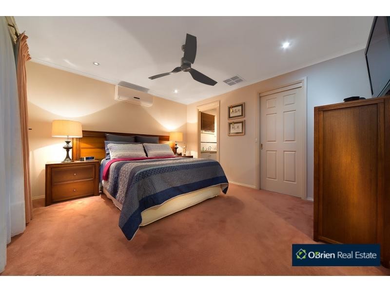 15 Bianco Court, Cranbourne North VIC 3977