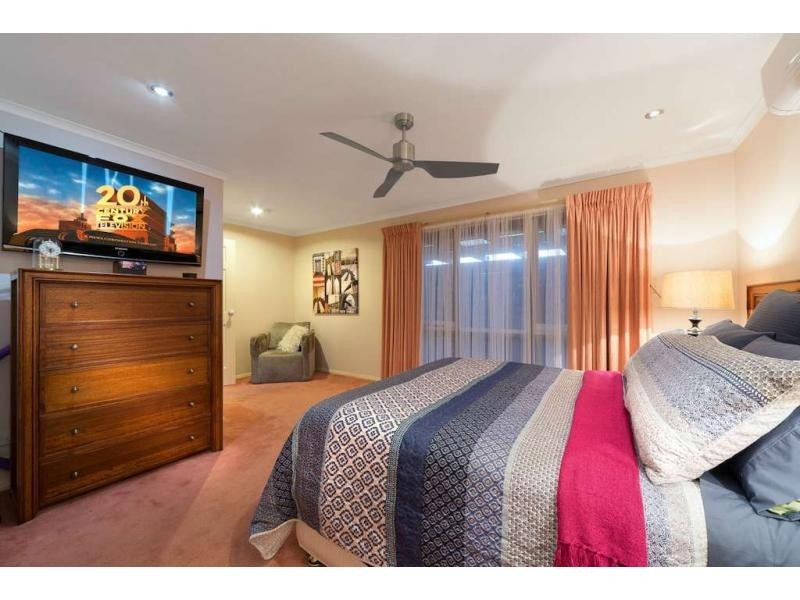 15 Bianco Court, Cranbourne North VIC 3977