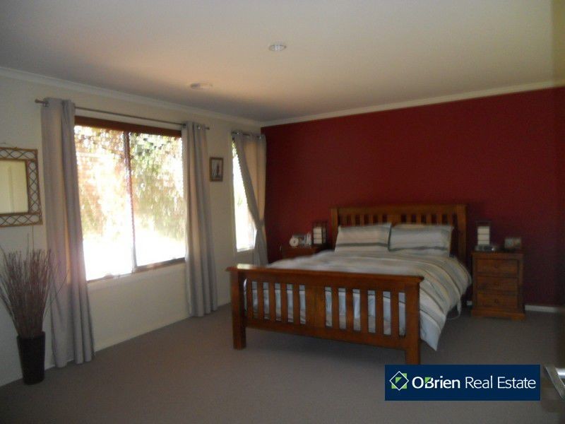 11 Eucumbene Drive, Berwick VIC 3806