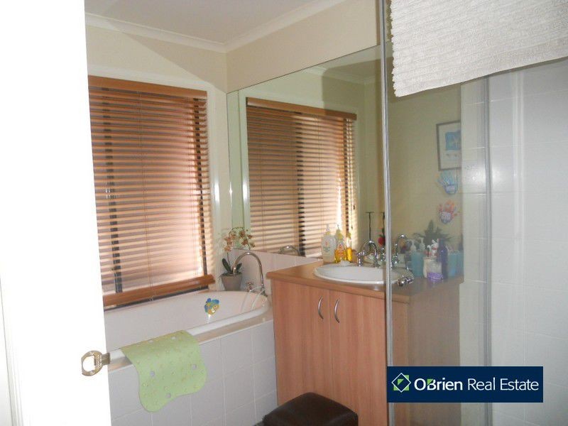 11 Eucumbene Drive, Berwick VIC 3806