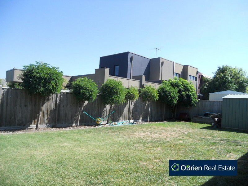 11 Eucumbene Drive, Berwick VIC 3806