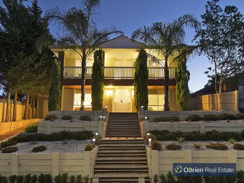 32 Blackwood Drive, Hampton Park VIC 3976