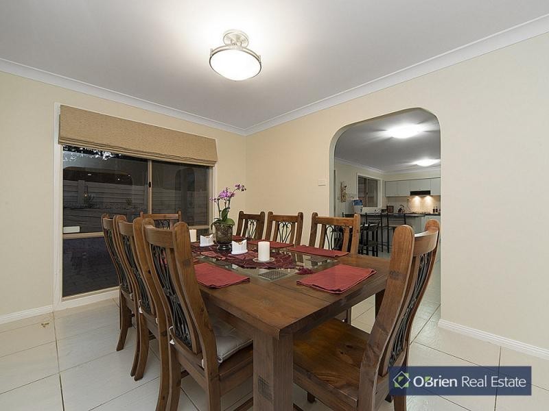 32 Blackwood Drive, Hampton Park VIC 3976