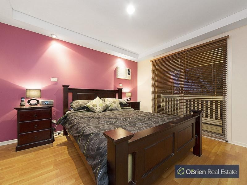 32 Blackwood Drive, Hampton Park VIC 3976