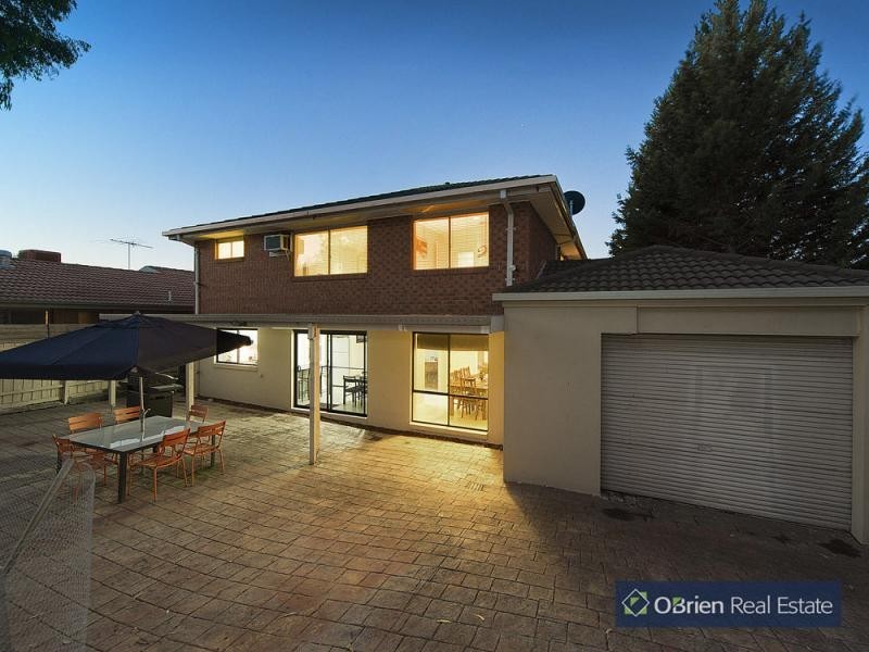 32 Blackwood Drive, Hampton Park VIC 3976