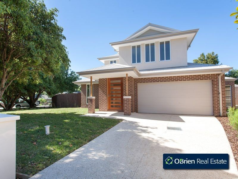 1 Roundhay Court, Berwick VIC 3806