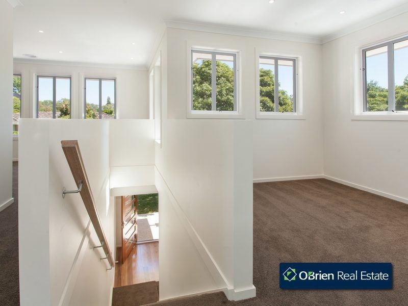 1 Roundhay Court, Berwick VIC 3806