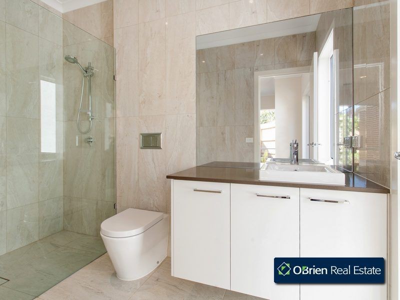 1 Roundhay Court, Berwick VIC 3806