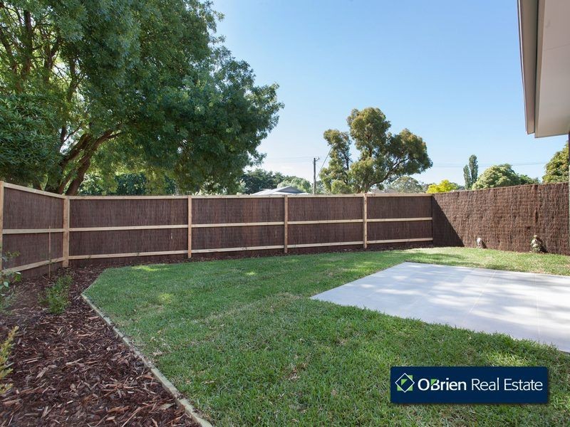 1 Roundhay Court, Berwick VIC 3806