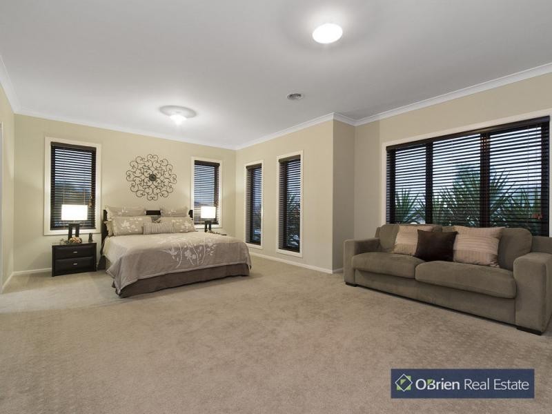 3 Moss Street, Cranbourne North VIC 3977