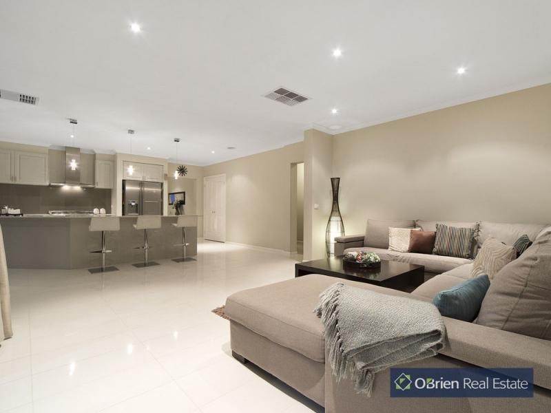 3 Moss Street, Cranbourne North VIC 3977