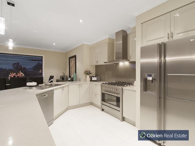 3 Moss Street, Cranbourne North VIC 3977