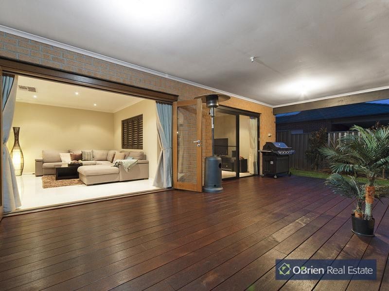 3 Moss Street, Cranbourne North VIC 3977