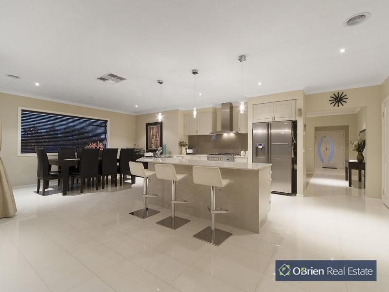 3 Moss Street, Cranbourne North VIC 3977