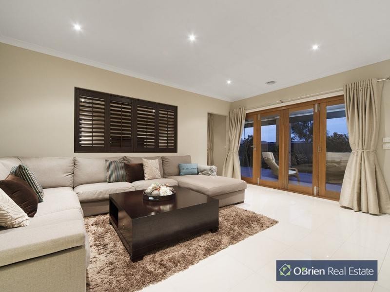 3 Moss Street, Cranbourne North VIC 3977