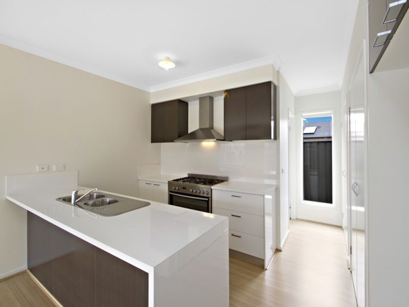 8 Camolina Way, Clyde North VIC 3978