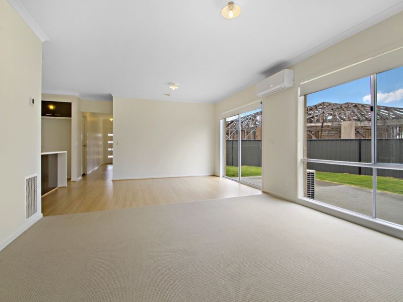 8 Camolina Way, Clyde North VIC 3978