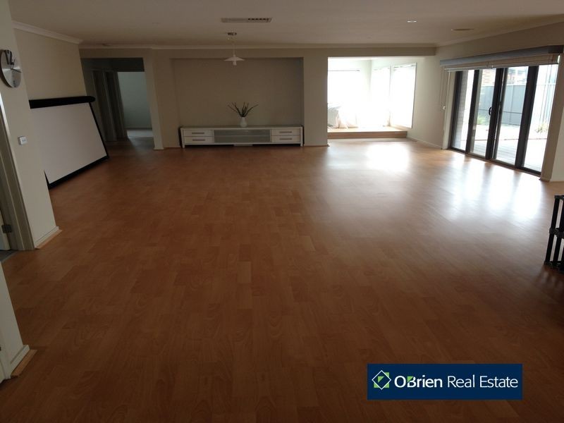 26 Downing Square, Pakenham VIC 3810