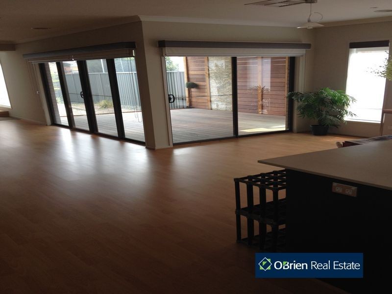 26 Downing Square, Pakenham VIC 3810