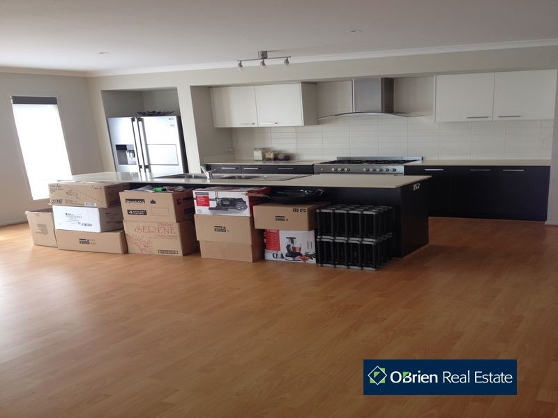 26 Downing Square, Pakenham VIC 3810