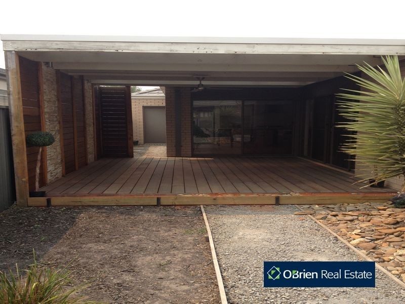 26 Downing Square, Pakenham VIC 3810