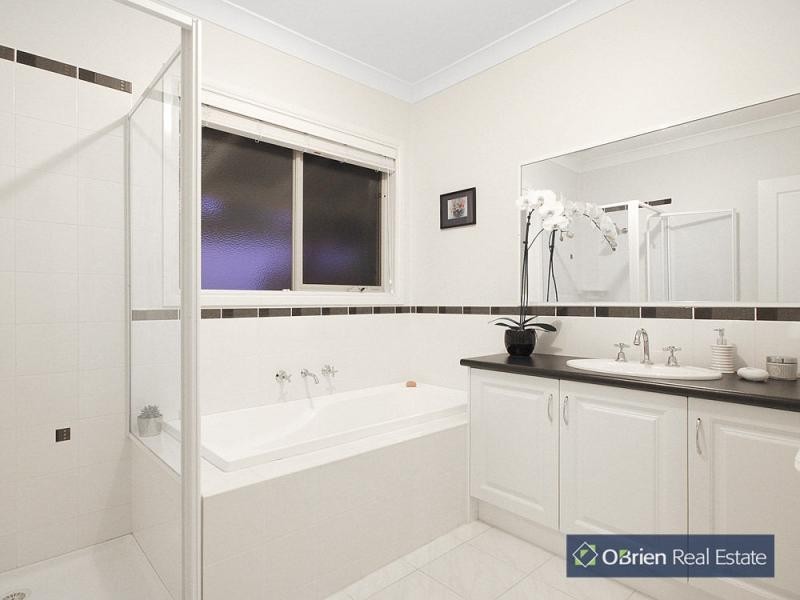 7 Pohlman Close, Pakenham VIC 3810