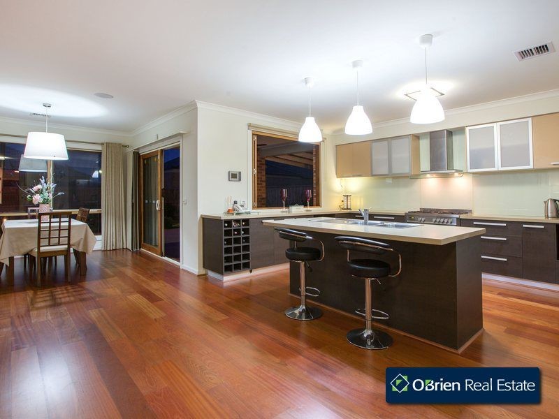 28 Lakeside Drive, Berwick VIC 3806