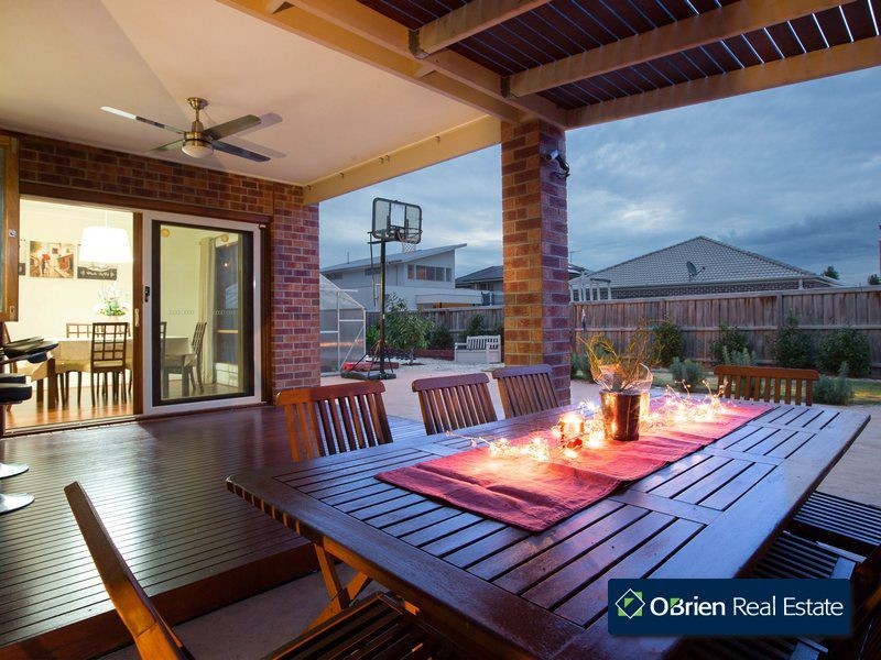 28 Lakeside Drive, Berwick VIC 3806