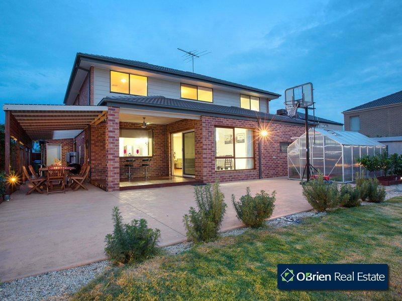 28 Lakeside Drive, Berwick VIC 3806