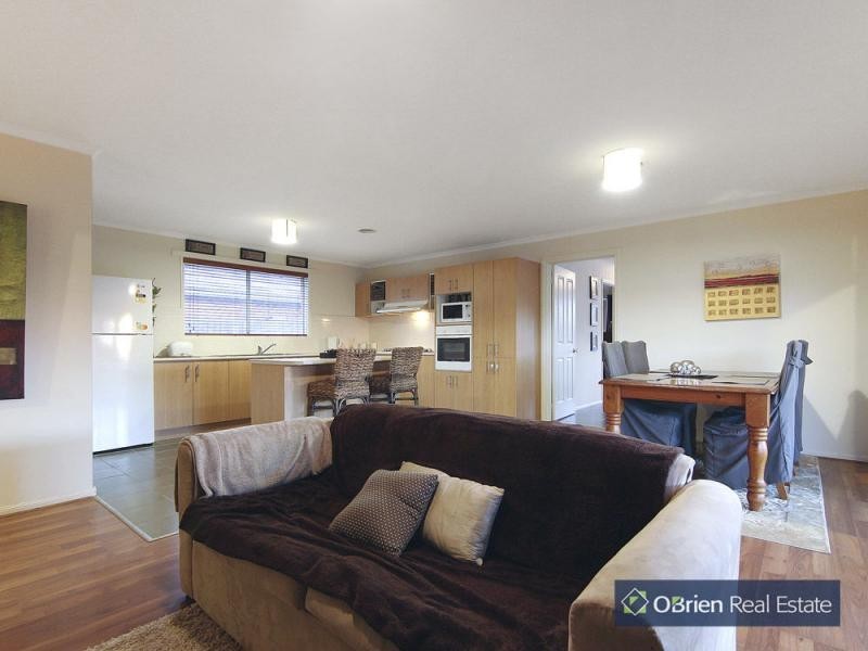 8 Dunlavin Way, Cranbourne VIC 3977