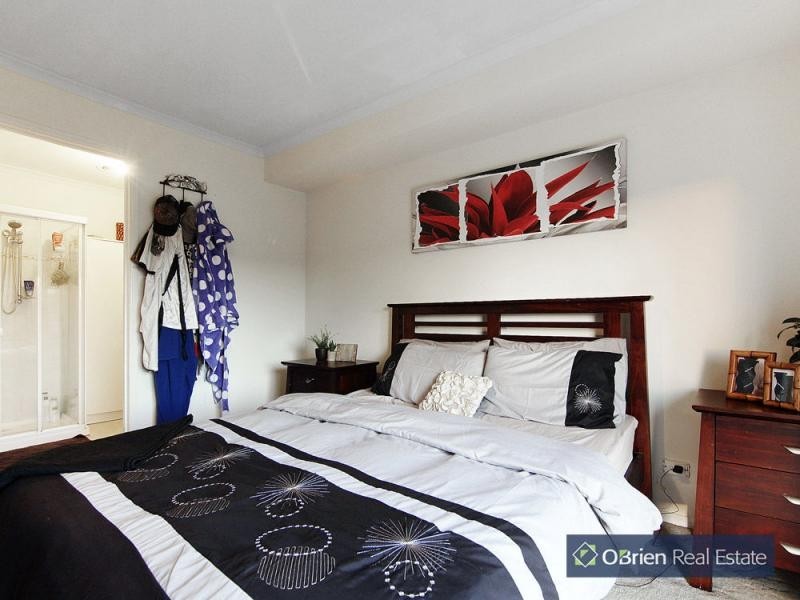 8 Dunlavin Way, Cranbourne VIC 3977