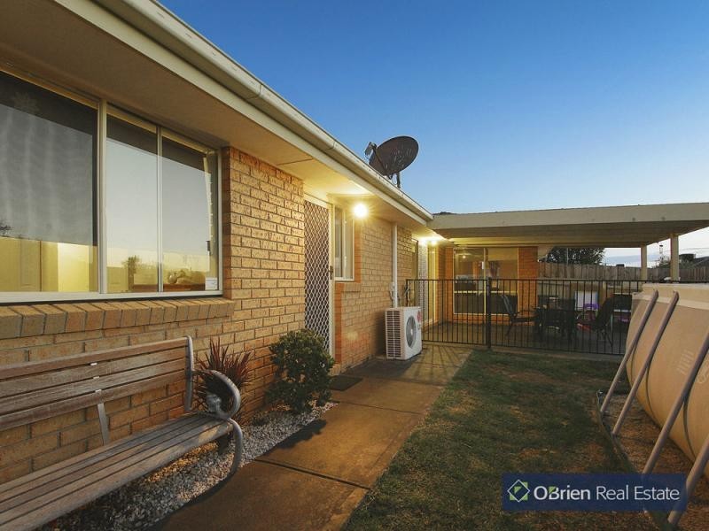 8 Dunlavin Way, Cranbourne VIC 3977