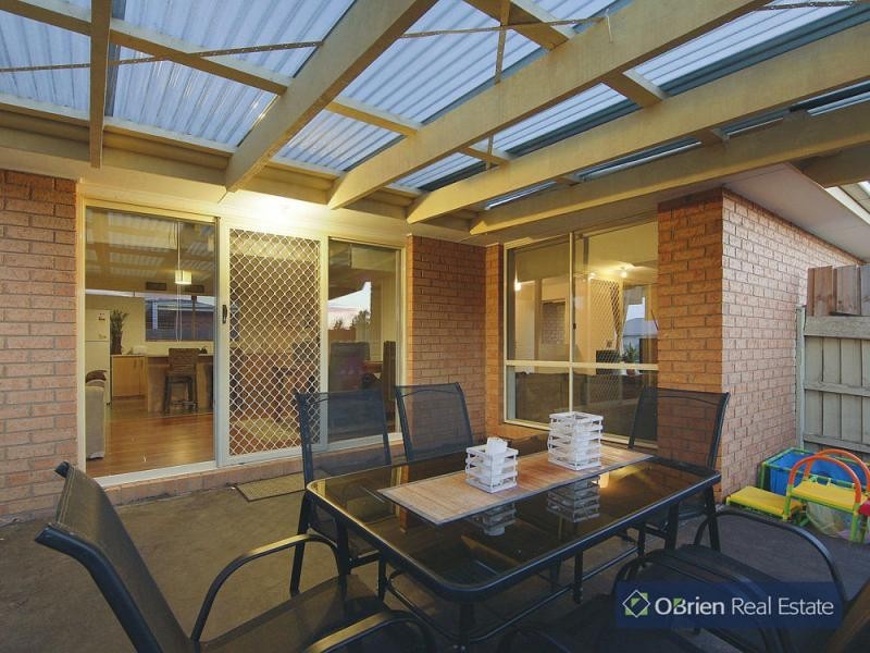 8 Dunlavin Way, Cranbourne VIC 3977
