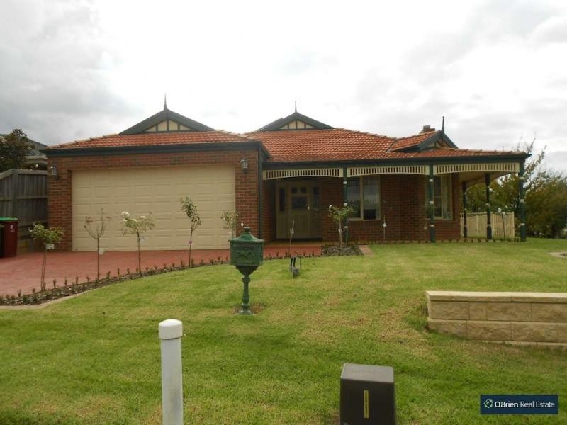 2 Braybrook Drive, Narre Warren South VIC 3805