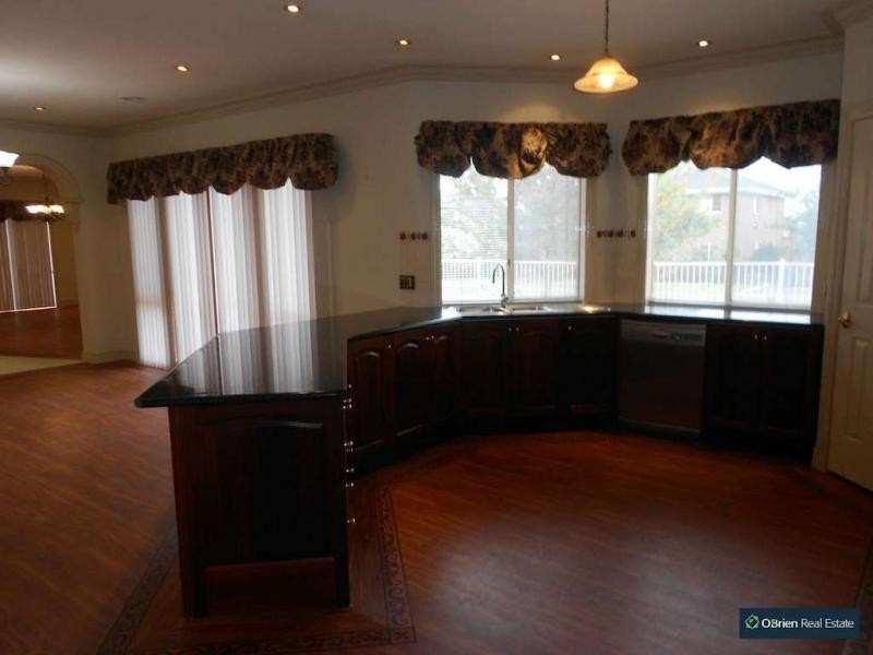 2 Braybrook Drive, Narre Warren South VIC 3805