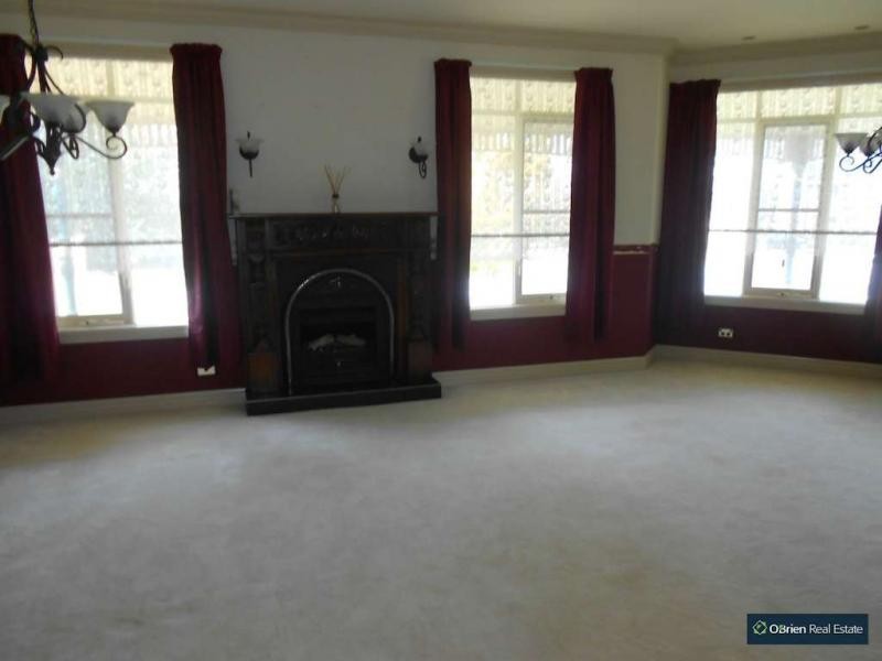 2 Braybrook Drive, Narre Warren South VIC 3805