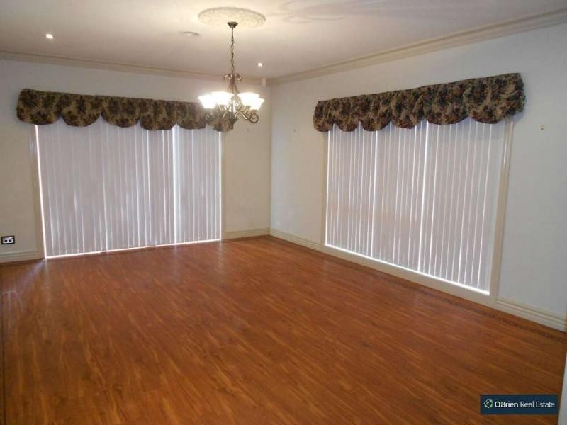 2 Braybrook Drive, Narre Warren South VIC 3805