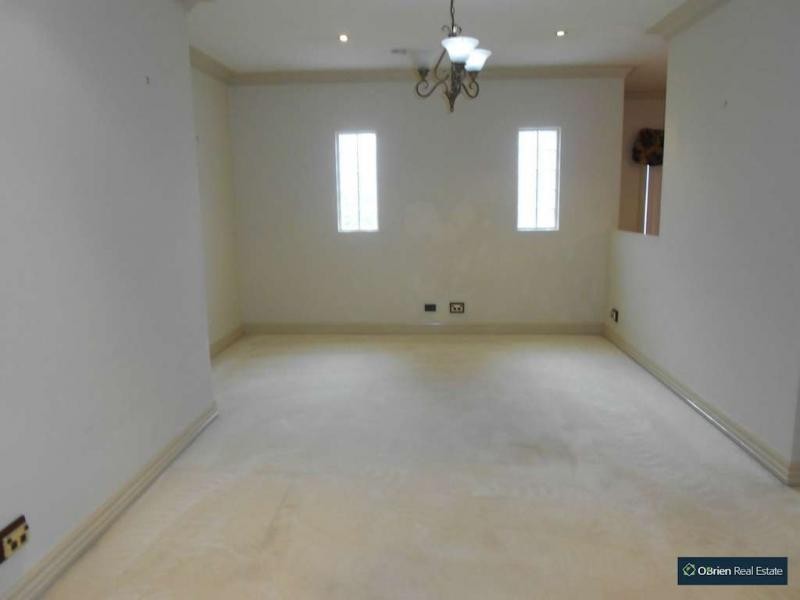 2 Braybrook Drive, Narre Warren South VIC 3805