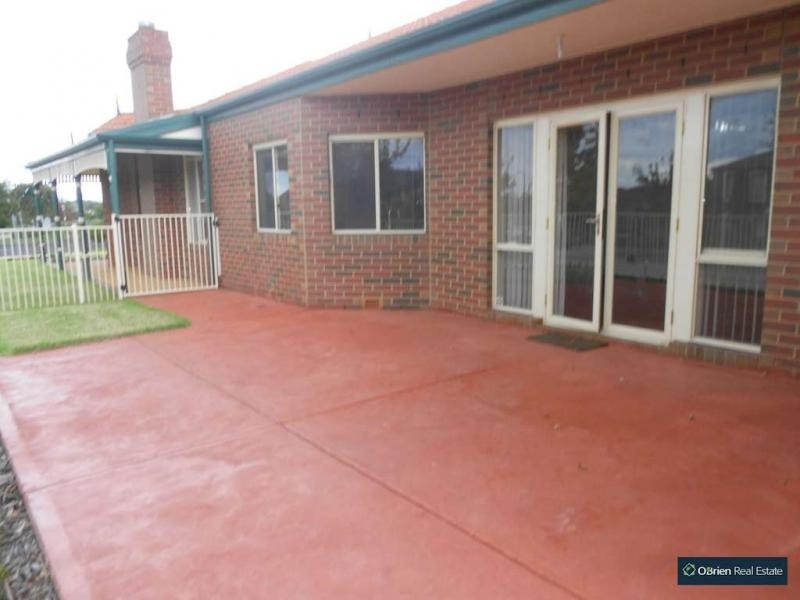 2 Braybrook Drive, Narre Warren South VIC 3805