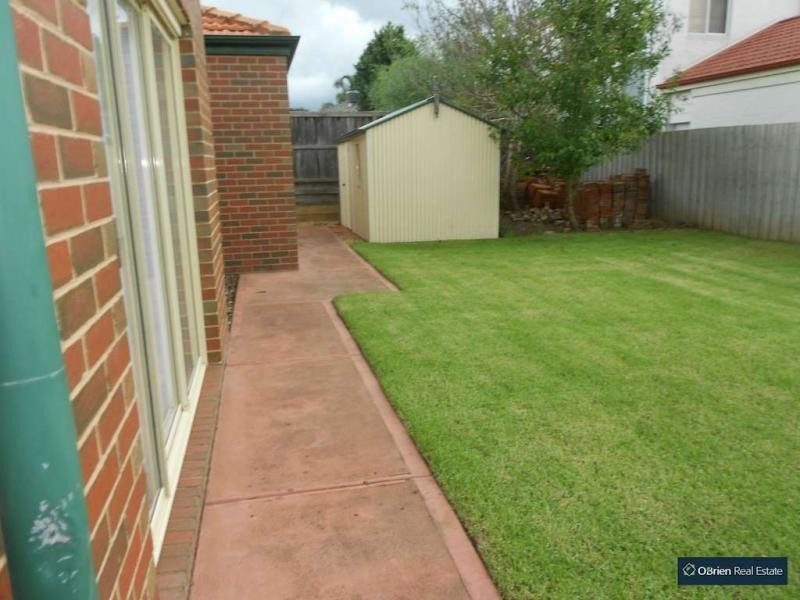 2 Braybrook Drive, Narre Warren South VIC 3805