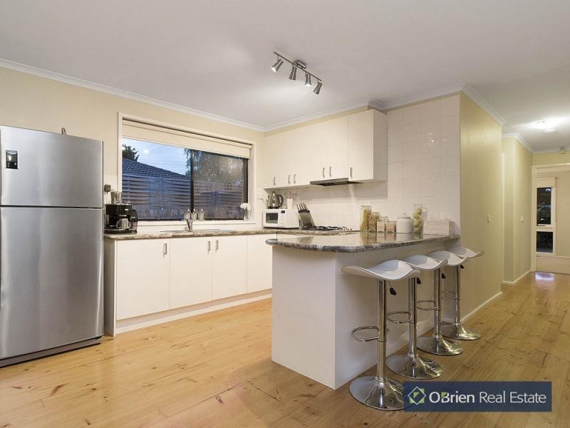 56 Girvan Circuit, Endeavour Hills VIC 3802