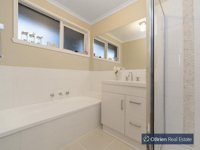 56 Girvan Circuit, Endeavour Hills VIC 3802