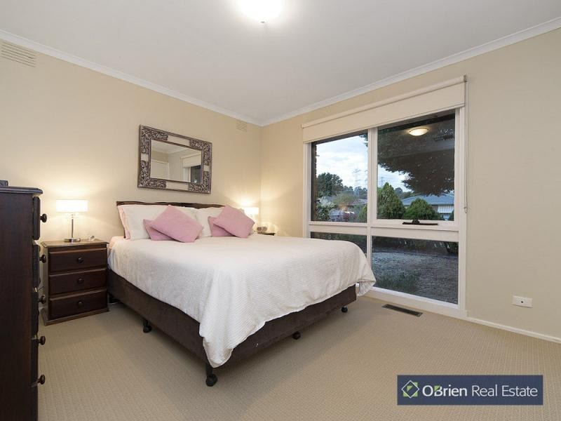 56 Girvan Circuit, Endeavour Hills VIC 3802