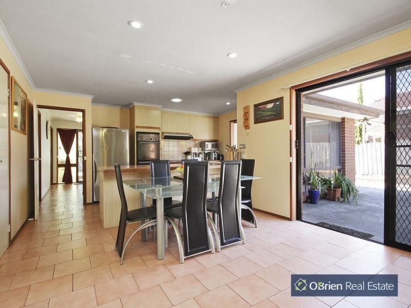 24 Leigh Court, Doveton VIC 3177