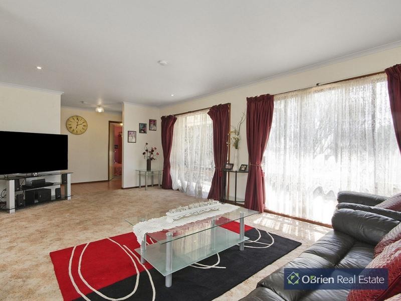 24 Leigh Court, Doveton VIC 3177