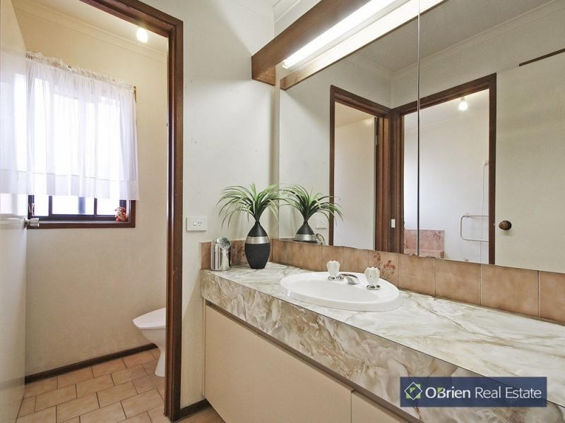 24 Leigh Court, Doveton VIC 3177