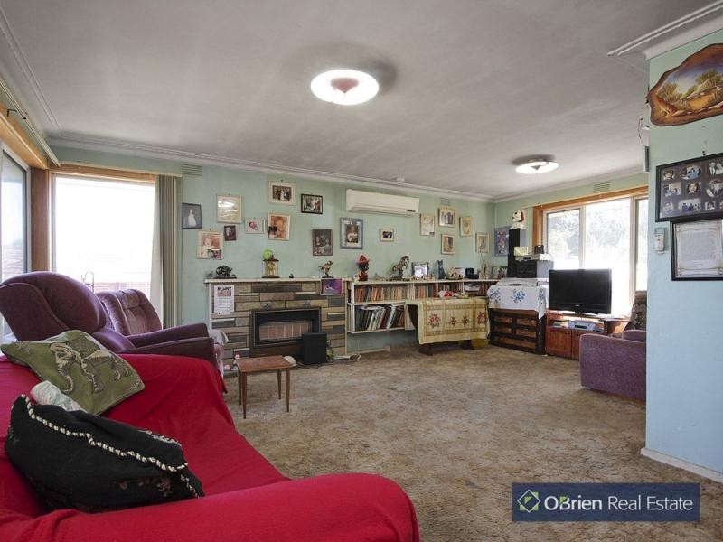 8 Butler Street, Eumemmerring VIC 3177