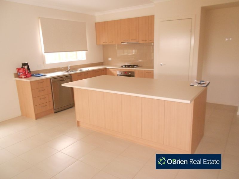 52 Dusseldorp Avenue, Pakenham VIC 3810