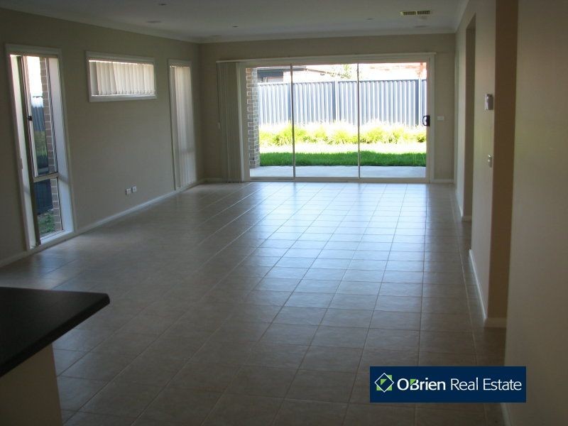 87 The Parkway, Pakenham VIC 3810